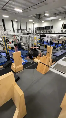 THE MOST ACCURATE SIDE FLIP 🎯 #freerunning #parkour #pkfr by @Parker zebell 💪🏼