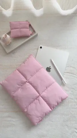 Loving this new pink iPad sleeve from #comfyable #ipad #ipadcase #pink #pinkaesthetic #musthave #fyp