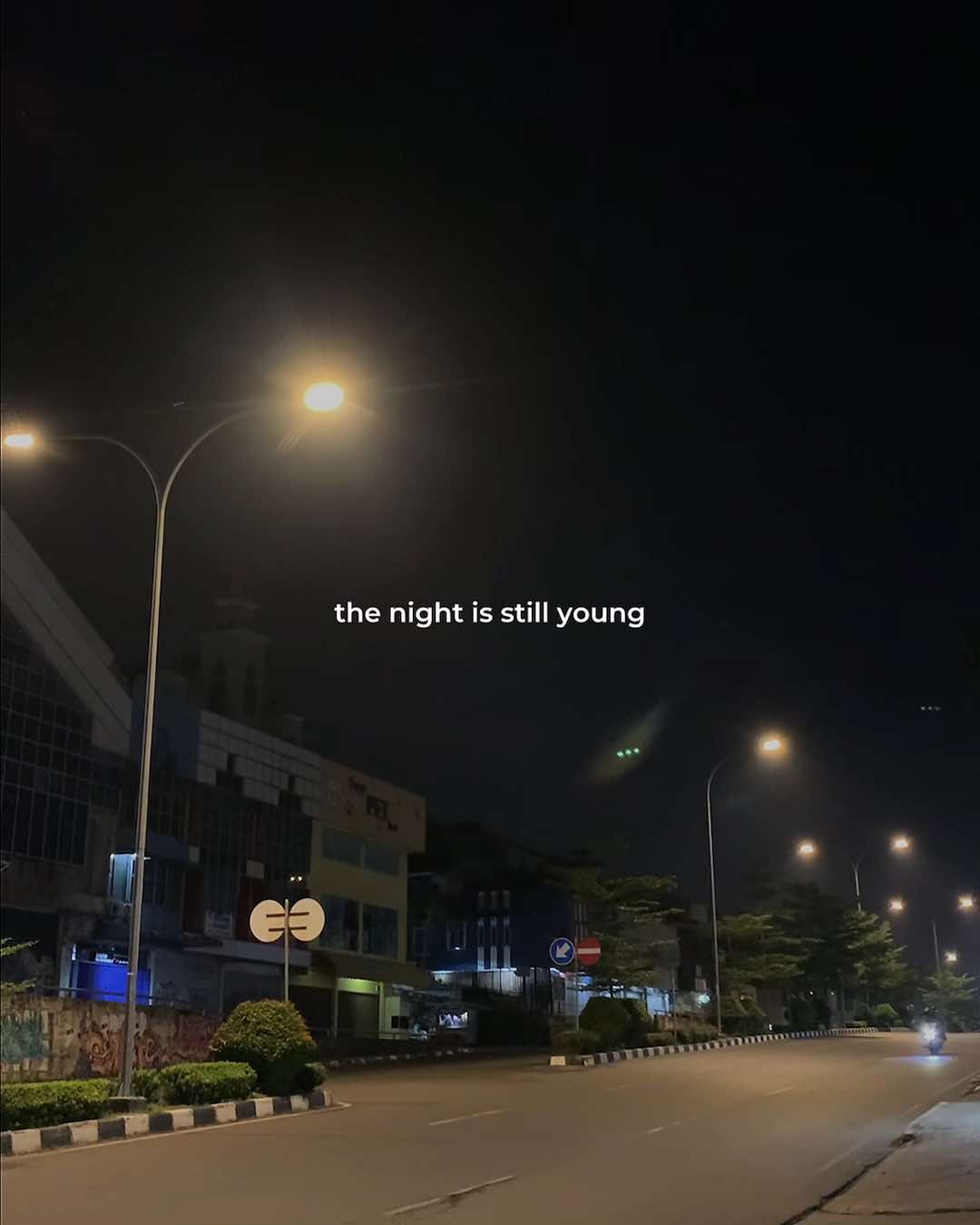 the night is still young #musicvibes #lyrics #thenightisstillyoung #lanziiedit 