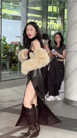 #CapCut NỮ THẦN TẠI FANCÌ FASHION SHOW CHUN ZŨUUUUU😭 #vuphuonganh #phuonganh #junvu #xh #xuhuong #tiktok #viral #fyp #junssunshine☀️ #junvunguoidepdelay #junvu95 #junvufc #CapCut 