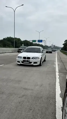 🎬 POV: Sebelum vs Sesudah Punya BMW Sebelum punya BMW: “Ah… ngapain sih modif-modif, mobil mah yang penting jalan aja…” Sesudah punya BMW: “Bang, tolongin ganti handle pintu, ducktail, bumper Mtech Ori , stir M3 , armrest, karpet beludru, jok, lampu belakang clear, foglamp ori, dan headunit android anti lemot… sekalian wiring + coding ya bang biar tombolnya nyala semua.” 😂 Lo pikir lo yang pertama? Welcome to the club. BMW itu bukan sekadar mobil. Dia kayak pasangan… tapi versi minta gaji full tiap bulan 💸😬🤕 , modifikasi nya bikin gak bisa tidur kalo arahnya bener ... begitu juga kalo salah bengkel dan kena tipu parts murah kualitas murahan nyeseknya sampe ke ubun2  Tiap bulan udah niat nabung, eh pas lihat postingan Oneforone garage selalu SOLD OUT BEFORE POST , makin susah harga makin gelap barang makin susah .. definisi punya uang belum tentu bisa punya barang 😬 . “Masukin ke wishlist dulu deh… eh checkout beneran 😅” . Dan anehnya… setelah pasang part baru: ✅ Tidur lebih nyenyak ✅ Hidup lebih semangat ✅ Liat mobil parkir jadi healing tersendiri . Kalau lo ngerasa relate, berarti waktunya lo naik levelin si E46 / E36 / E39 lo. . COD bisa di 📍Oneforone Garage meruya jakarta barat  . 🛠️ Steer M3, headunit anti lemot, bumper Mtech II, armrest, dan part lainnya dengan KUALITAS TERBAIK ✅ . 💯 Kualitas top, fitting presisi, barang ready stock dengan harga terbaik ✅ 💬 DM kita, dan siapin diri buat jatuh cinta lagi sama BMW lo , fast respond 081-76-777-809 dan 081-769-68-809 ✅ . #oneforonegarage #faithonbmw #bmwe46indonesia #bmwe46modifikasi #jualbumperm3e46 #jualstirbmwe46 #jualstirbmwe39m5 #jualbumpermtech2ori #jualbodykitbmwplastik #bmwe46lifestyle #jualarmrestbmwe36 