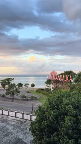 🌩️😍 jangan skip ya gais sehari disini  #kutamandalika #lombok #roadtrip #fyp 