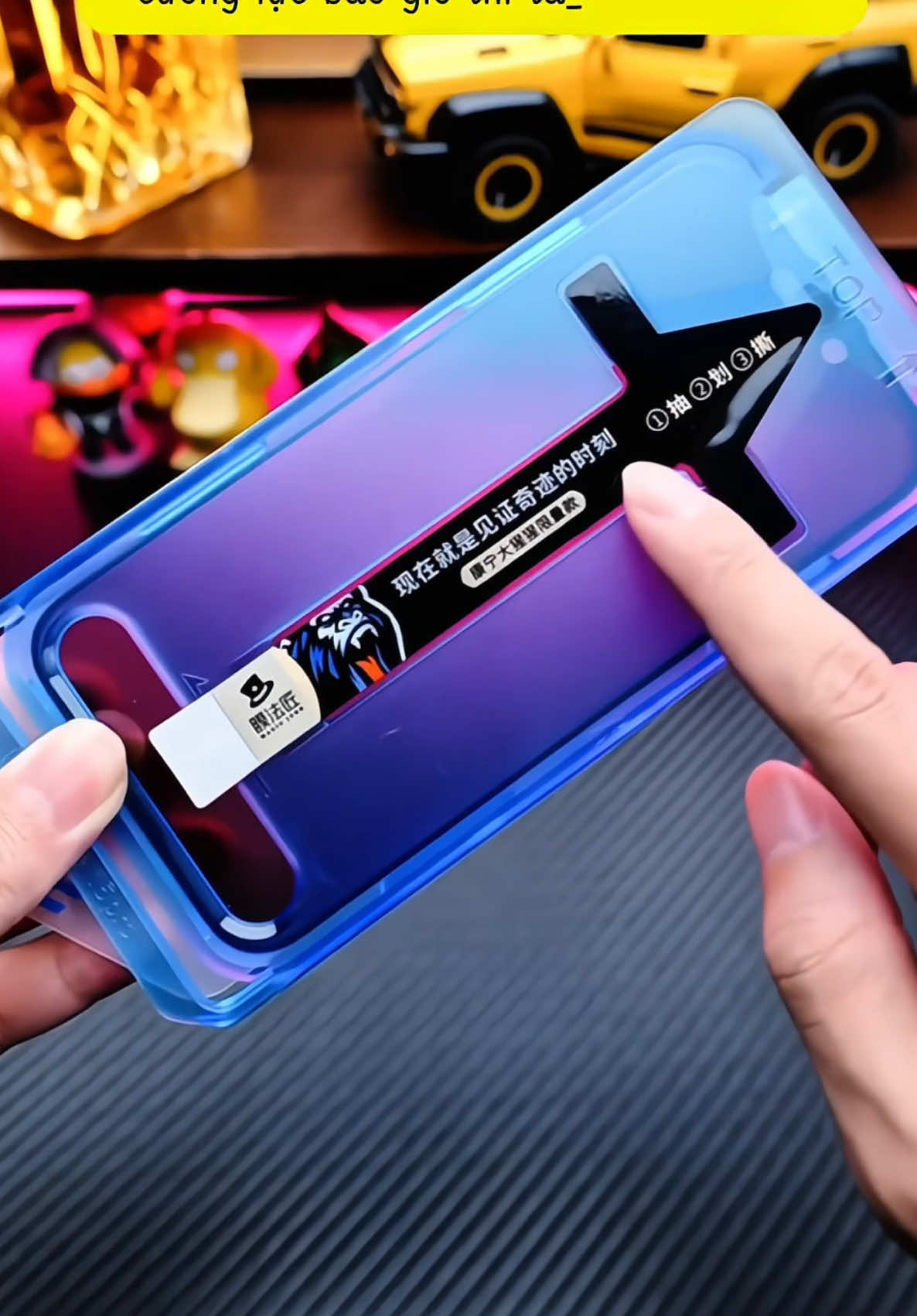Rút bụi tự dán giá vài chục k #kinhcuongluciphone #cuongluckingkong #cuongluciphone #topshoppk #cuongluctudan 