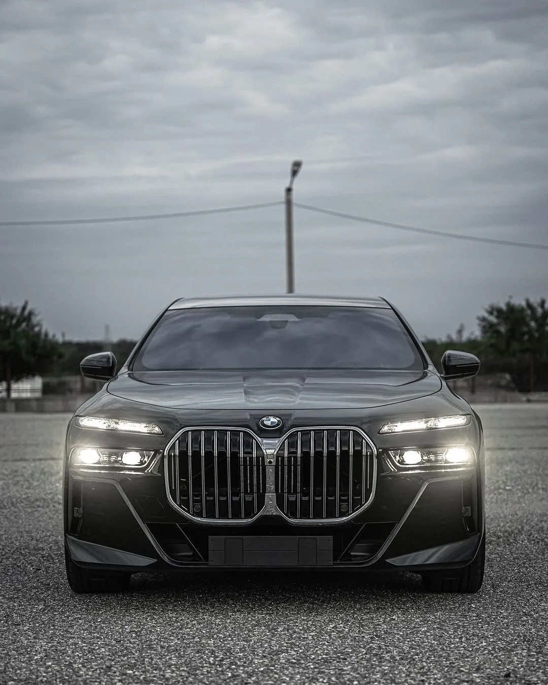 The new BMW 7 Series is more than a luxury sedan—it’s a statement of power and progress. From crystal headlights to a cinematic rear display, every detail screams next-level. This is where prestige meets cutting-edge technology. #bmw #zondabow 