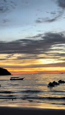 “The sunset is beautiful,isn’t it 🧡” #fyppppppppppppppppppppppp  #sunset 
