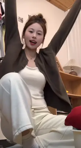 Màu nâu đây ạ, quá xinh #xuhuong #ilovetiktok #cardigan 