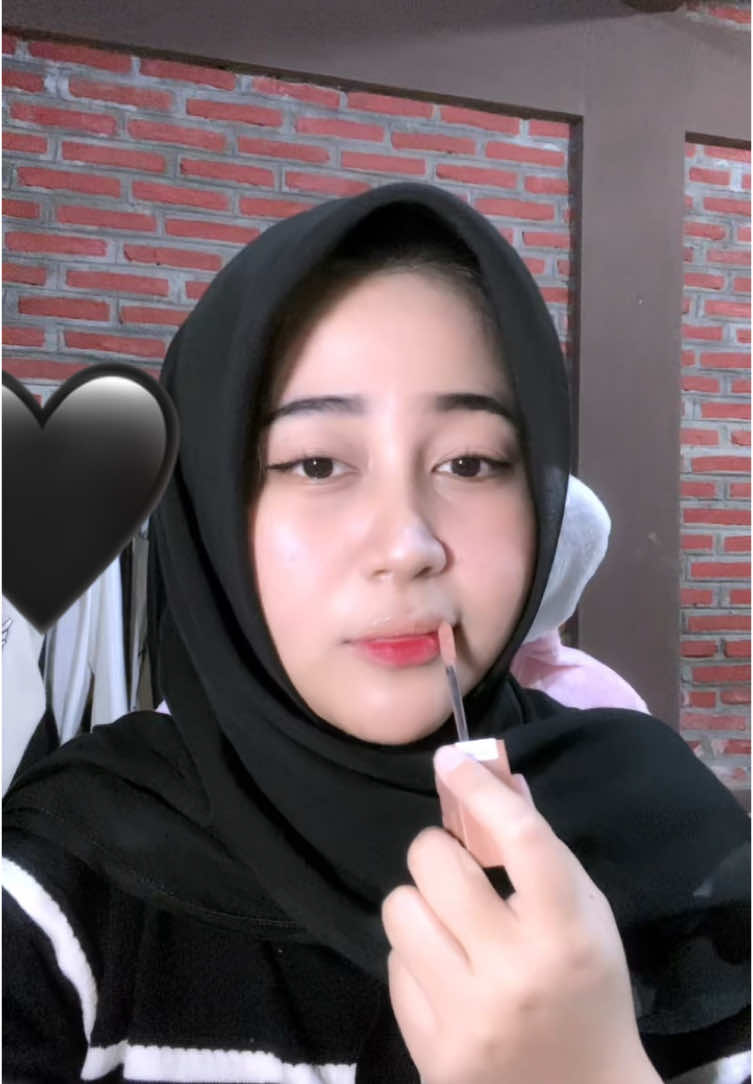 Rahasia lip aku pake maybelline vinyl ink💋💅🏻. #maybellinevinylink #foryoupage #trend 