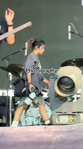 Photography🌻📸 #เด็กหญิงภาพตะวัน #photography #femalephotographer #concertphotography #photoshoot #fyp #foryou #femalephotographers #photographer #littlejohn #สุดแต่ใจจะไขว่คว้า #ฉันไม่ต้องการตัวเธอในตอนนี้ #ที่ผ่านมาขอบใจจริงๆ #เด็กฟิล์มbu 