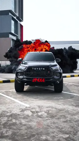 “Dulu bawa barang, sekarang bawa gaya.”  #hilux #hilux4x4 #hiluxgr #modifikasihilux #jp4x4overland #jp4x4autosport #jp4x4offroad #bodykithiluxgrsport #bodykithilux #jualbodykithilux #overlandindonesia #mobiladventure 