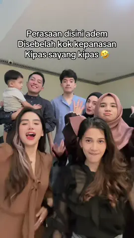 Beli kipas sayang biar ga kepanasan 🤣🤣🤣 @vennyalberti165 @The Sabron Family @Rika gusriani @Jehan #AdiSyahreza #vennyalberti #azhan #thesabronfamily #rikagusriani17 #jehan #AdiLovers #ViralDiTikTok #fyp #velocity 
