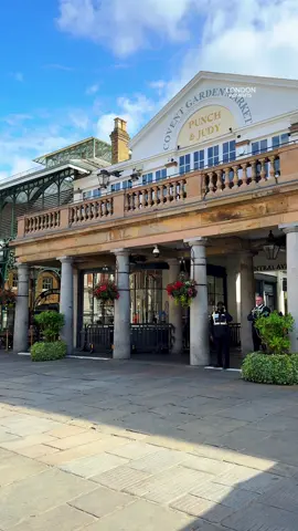 📍The next station is Covent Garden 🍏🌼 #londonmoments #london #explorelondon #londonlife #coventgarden 