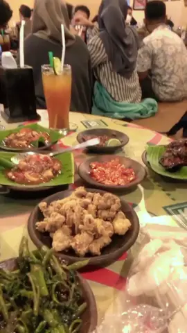 Lunch time #jakarta #indonesia #tiktokindonesia #tiktokjakarta #fyppppppppppppppppppppppp #followme #tiktok2025 #foryou #tiktokviral 