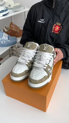 New Lv Trainers Sneaker 🫒 #creatorsearchinsights #Louisvuitton #lvtrainers #lvshoes #pourtoi #fürdich #goviral #fyp #styleinspo #fürdichseiteviral #fürdichpage 