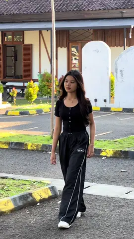 yakin gamau nihh?? 😉 #baggypants #celanapanjang #unisex #celana #sweatpants #pria #wanita #foryou #fyp 
