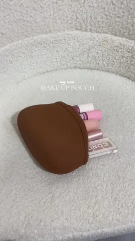 sooo prettyyyy 🥹🤎 #pouchmakeup #pouch #siliconpouch #makeuporganizer #trending #viral 
