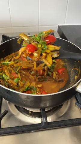 আলু দিয়ে টেংরা মাছ সাথে গরম গরম ভাত 😍 সেই মজা 😋🤤  #ছোটমাছ #Recipe #fyp #trending #uklife #london #mrmrsuklife #faryoupage 