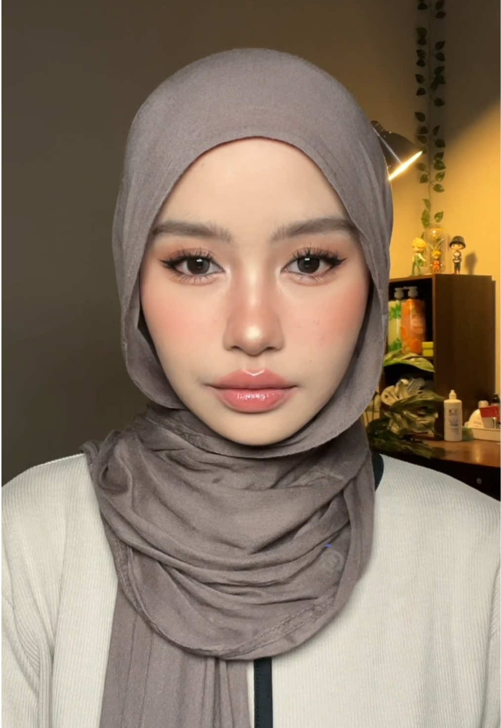 wdyt ?? jujur suka bgt sama makeup kek gini !! bikin pangling di aku 😭🩷 btw cushion g2g ini emg gongs yeah love it 