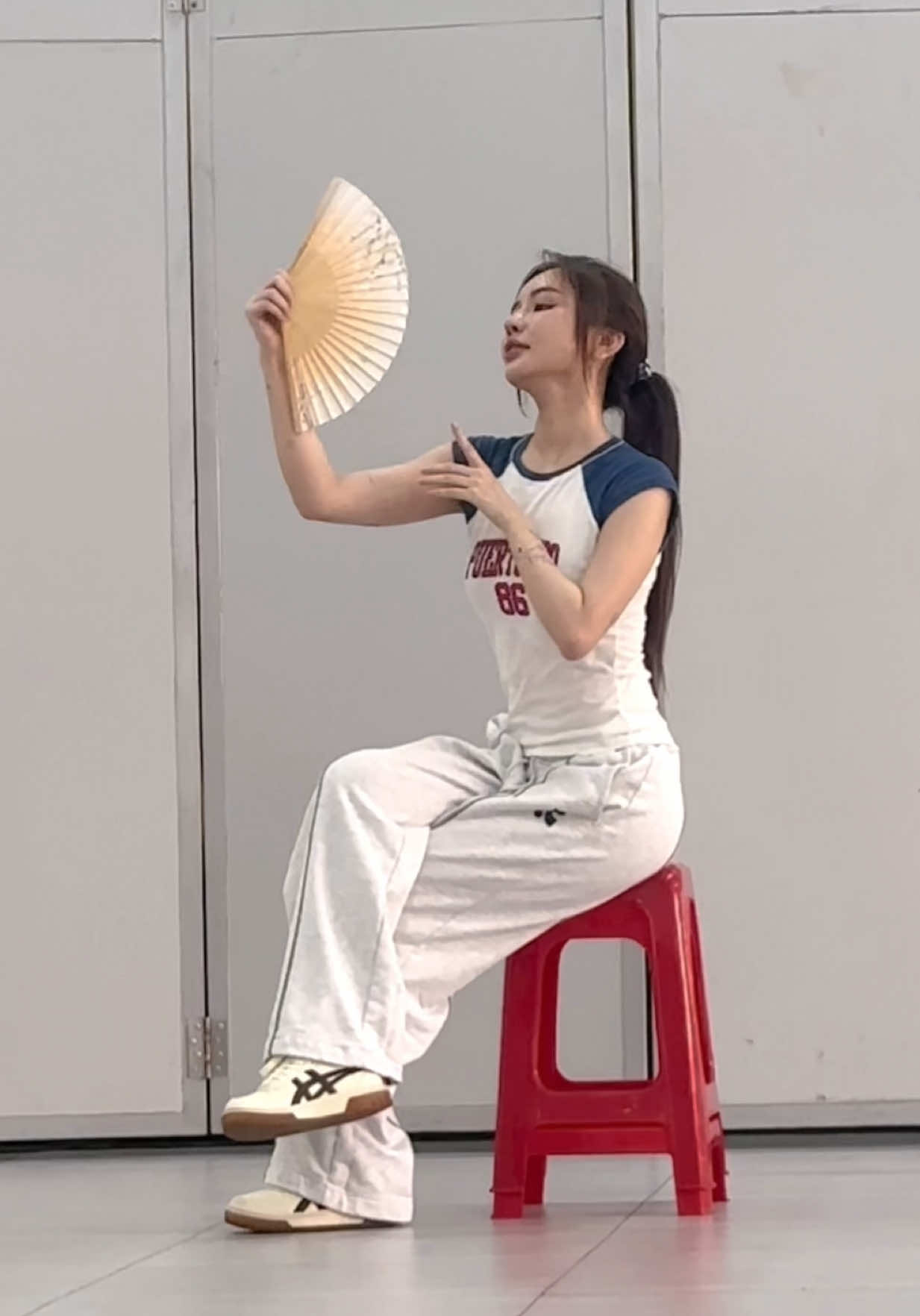 Cầm Kỳ Thi Hoạ phòng tập và sân khấu đan xen 🪭 #bichphuong #emxinhsayhi #emxinh #camkythihoa 
