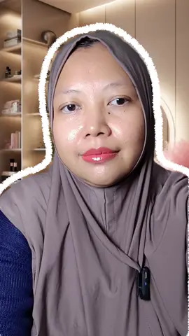 Cuma pakai satu bedak bisa glowing flawless? 👀 Besok aku kasih tutorialnya ya! Wajib banget kalian coba 😍 #MakeupSimpel #BedakAndalan #GlowingTanpaRibet