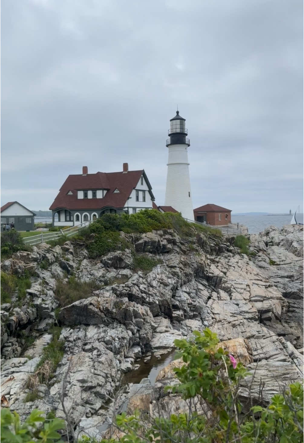 Porthead light house  📍Portland, ME  ✨About  20 minutes right outside of Portland. Gorgeous views, see the famous light house and you can walk along the trail.  🅿️ 2 hour parking minimum for $6  Follow, like and comment ‘⚓️’ for more Adventures  #portlandheadlighthouse #lighthouses #portland #maine #familytravel 