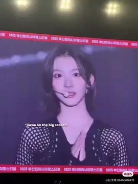 cakep bgt emang anaknya, yang nonton sampe terpesona 😭 #hearts2hearts #carmen #jiwoo #yuha #stella #juun #a_na #ian #ye_on #fyp 