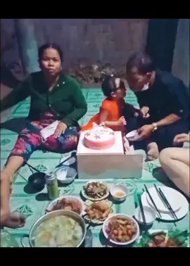 Những clip cuối cùng đầy hạnh phúc 💔  Hi vọng ở nơi đó,  Cha sẽ luôn an yên, hạnh phúc, bớt lo, bớt nghĩ. Con gái cầu mong các  vị Chư Tiên, Chư Phật sẽ độ  cho Cha. Vì cả cuộc đời, Cha là một người con hiếu thảo, là một người công dân tốt, lương thiện, chính trực, và là một người chồng, người cha  mẫu mực. Con gái rất quý Cha. Cả gia đình rất quý nhớ Cha.💔 Giờ đây , xem lại những kỉ niệm này, bổng cảm thấy...❤️‍🩹 ...Thôi vậy, riết rồi thời gian sẽ làm cho con người ta quen dần thôi mà, ai rồi cũng sẽ phải mồ côi thôi... Đoạn đường còn lại không có Cha, con gái phải đi và đương đầu 1 mình rồi.💔 Cha an tâm đi nhé, cứ giữ vững một tinh thần thép như Cha lúc còn sinh thời, con tin dù có bao nhiêu khó khăn, bão tố, con gái tin, con gái cũng sẽ vượt qua được. Cha an tâm đi nhé.  Cha❤️❤️❤️ #giadinhlanhat.