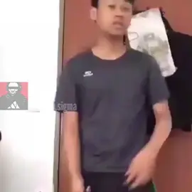 ADUH GANTENGNYA 😫😜#fyp #meme #memelucu #memehumor #memeabsurd #absolutecinema #absurd #memeindonesia 