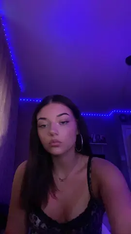 Shawty got the black bra showing 🤪