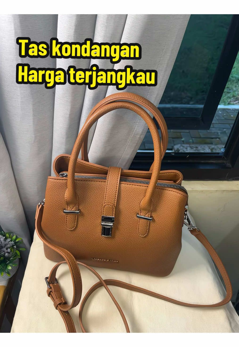 Cantik gini harganya terjangkau bangett!! #tas #handbag #slingbag #taskondangan #biancabag #montanawest 
