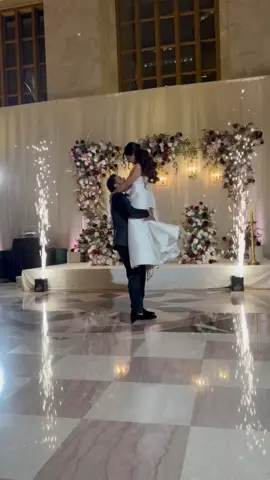 Sometimes all you need is a bit of “choreographed” freestyling to bring out all the feels with your significant other 🥰🤩 #FLOChoreo #gowiththeflo #weddingchoreography #firstdance #dance  #weddingtiktok  🕺🏾💃🏾: @Ida @Sony Jacob 