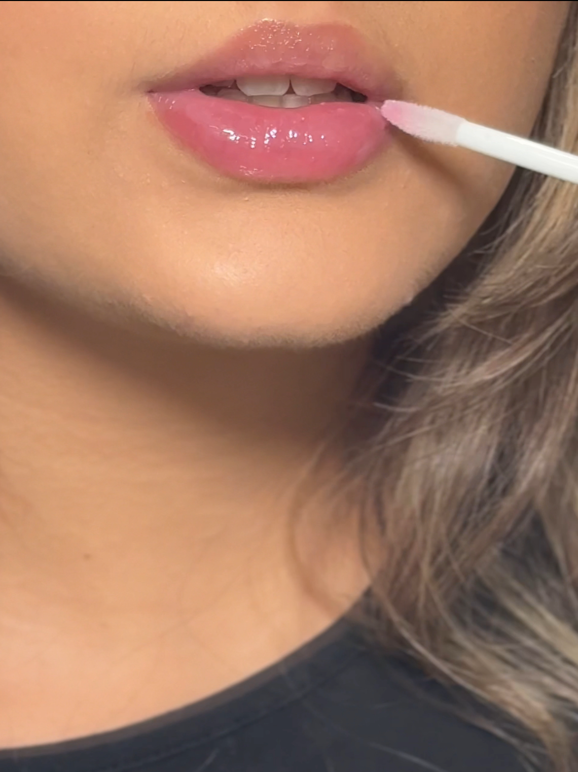 Com o Lip Volume você reaviva a cor dos lábios, hidrata e ainda dá volume 💋 Tudo em um só produto! Incrível, né? 😍 #KIKOMilano #gloss #makeup #boca #lips #fyp