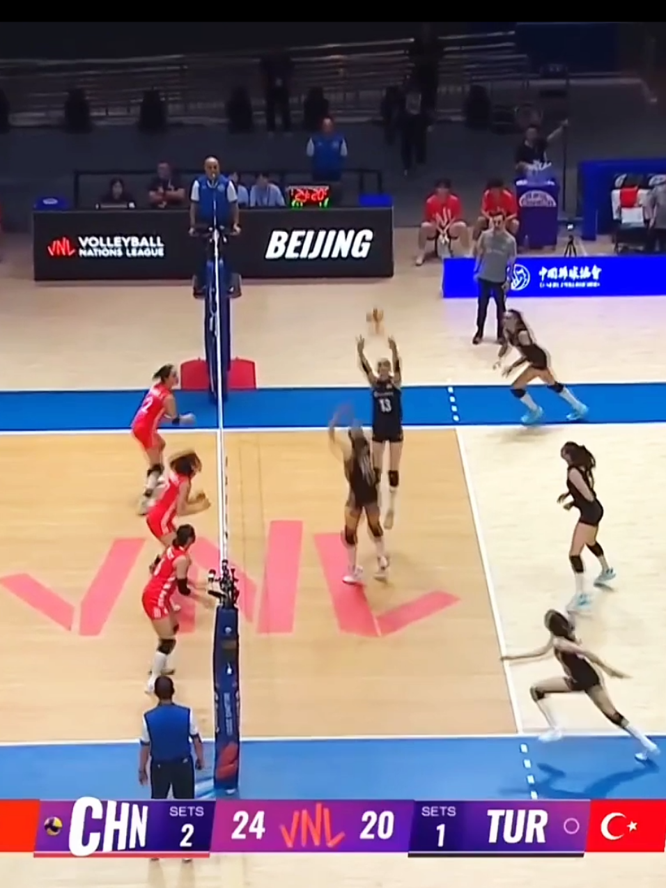 what a comeback 🔥 #turkiye #vnl2025 #volleyball #fileninsultanları #volleyballworld #edit #voleybol 