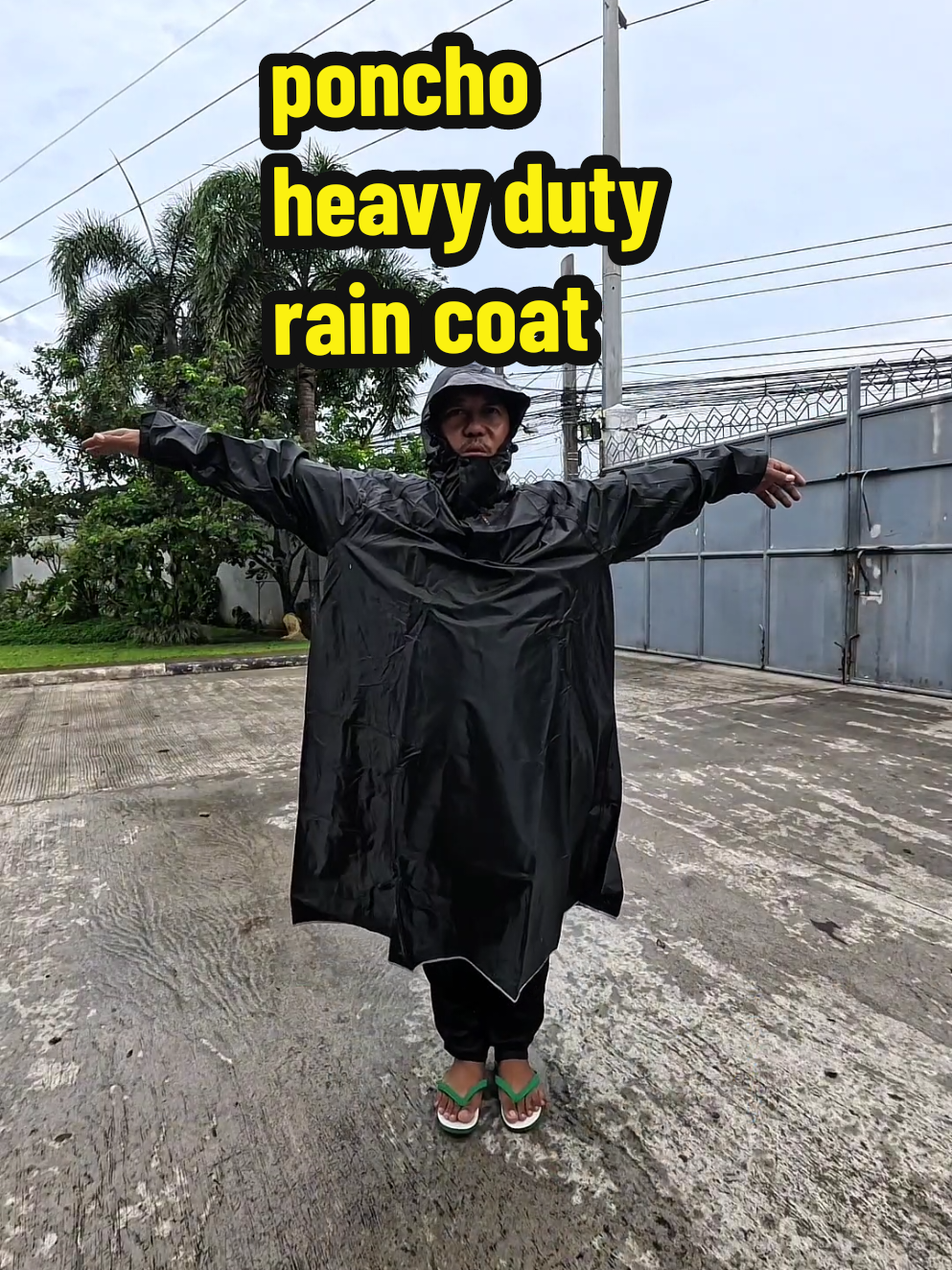 #raincoat  #populartiktok  #musthaveproductstotry  #usefulthingstobuy  #product  #bestsellingproductstotry  #trendingitemstosell 