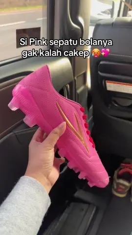 Yang suka warna cute nih bisa banget di CO sebelum SOLD lg 👍🏻 #zevma #zevmapink #sepatubola #lokalbrand #original #sepatubolapink #zevmaofficial 