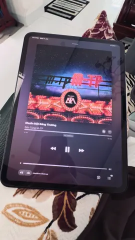 •Apple Music on iPadOS 26 Không còn là Crossfade (Simple song transitions from one to the next for a set duration) Thay vào đó là AutoMix (Songs transition at the perfect moment, based on analysis of the key and tempo of the music) phải nói là siêu mịn mát mượt #ipados26 #wwdc2025 #applemusic #songtransition #ios26 #macOS