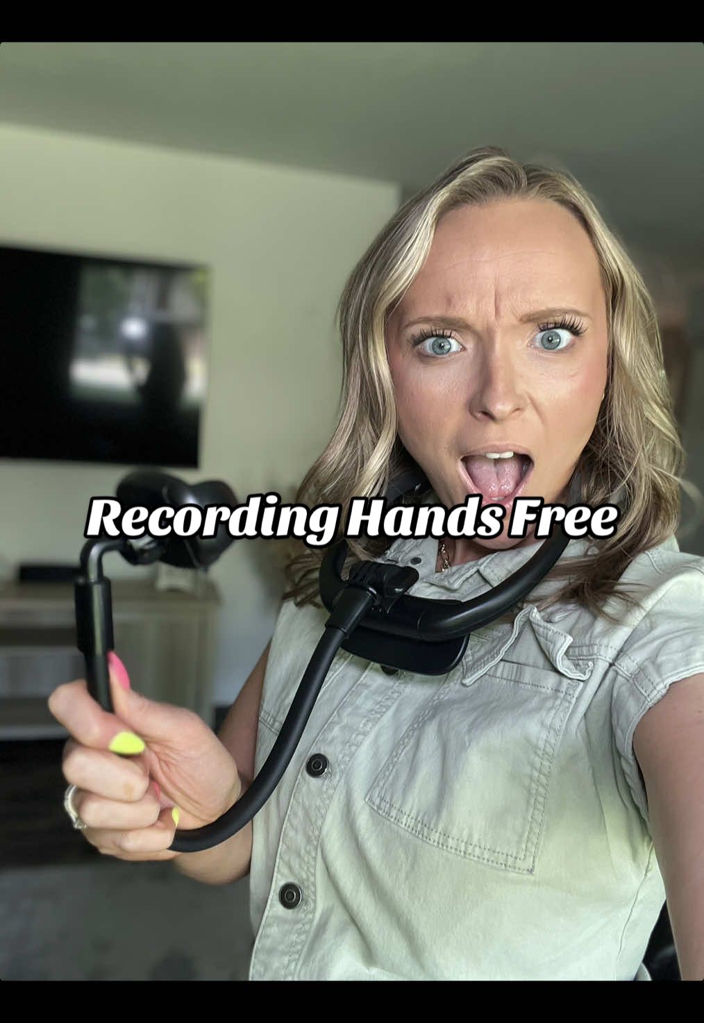 This neck phone mount holder is incredible! There’s so many things you can do with it.  If you record content hands free, this is a must.  #neckmount #handsfreefilming #neckmountforphones #contentcreatortools #handsfreecontent #cookingtiktok @Fantastic LLC 