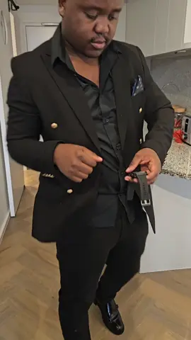Money open doors which don't have door handles 