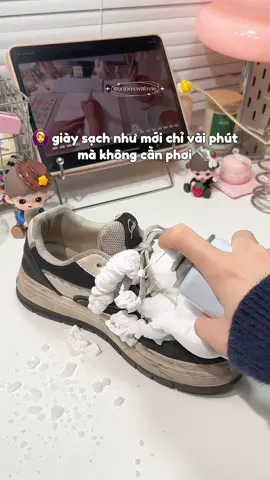 Sài gòn mùa này mưa hoàiii í, có em này siuu tiện #unboxwithvie #xuhuong #xuhuongtiktok #viral #xh #unbox #xitvesinhgiay #xitvesinhgiaysneaker #minsu #sneaker #vesinhgiay #vesinhgiaysneaker #vesinhsneaker #vesinh #dondepnhacua 