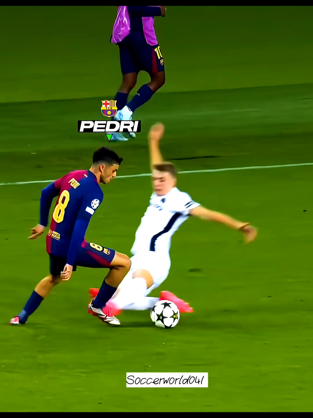 Pedri Skills 🤯🥶  #soccerworld #futbol⚽️  #footballtiktok #skills #fyp #soccertiktok #soccerskills #skills4all #skillsfootball #pedrigonzalez #pedri  #بيدري👑🇪🇸 
