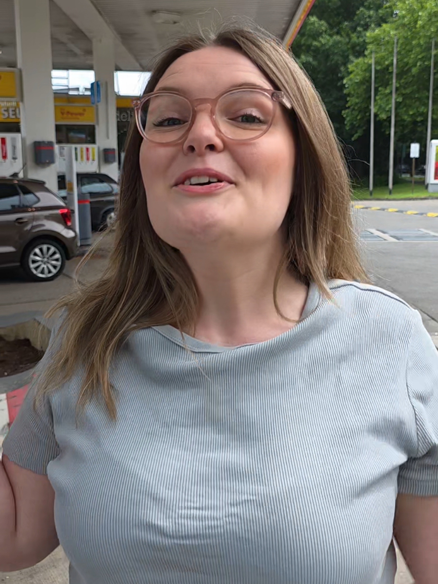 Was seid ihr ?  Kaffestrinker ☕️, Teetrinker 🍵oder nichts von beidem ❌️ Mit solchen unterschieden haben wir ja mal gar nicht gerechnet 🤔😵‍💫  #diebatels #batelfamily #challenge #tankstelle #Kaffee #Duell #couple #family 