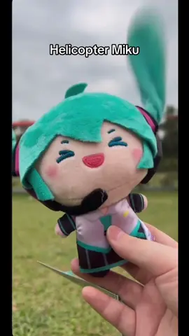 Vid: chiikawatoy._shop The Helicopter Miku Plush can spin her pigtails over 200 mph. Hold onto Miku tightly as she may take off on you if you let go! Hatsune Miku Plush Meme #fyp #vocaloid #hatsunemiku #miku #plushies #funny #meme #foryoupage #vocaloidmiku #animeedit #animememe #helicopter 