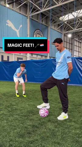Magic in his boots! 🪄🇳🇱 @Joris Sebregts 🔥  #ManCity #tijjanireijnders #akkamist #football