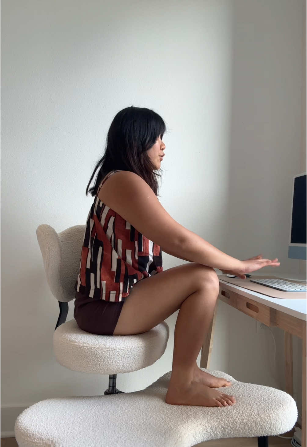 why is sitting on the floor so comfy?? #floorsitters #ergonomicchair #swivelchair #crossleggedchair 