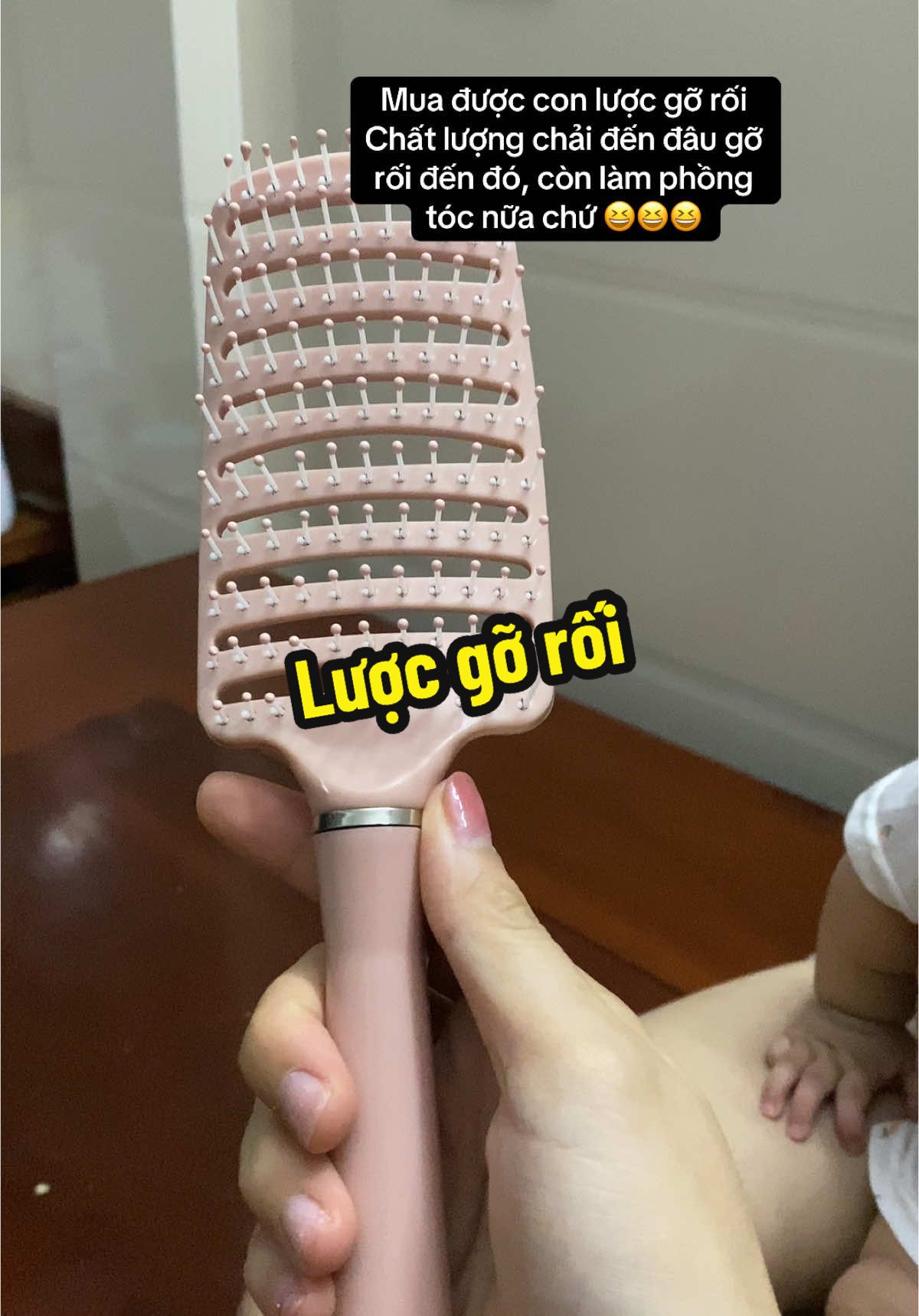 Em lược gỡ rối rẻ mà hiệu quả lắm ạ #luocgoroi #luocmassagedau #mebimsua #nhagogun 