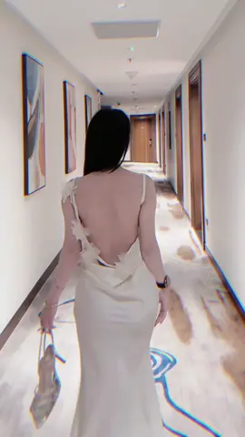 “Phía trước em không có ai bảo vệ, buộc em phải nhanh hơn. Phía sau em không có điểm tựa, buộc em không được gục  ngã.”#xuhuong 