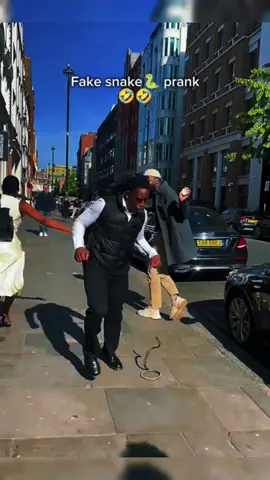 Fake snake prank😂 #fypviralシ #prank #foryou #viralvideos 