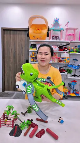 Khủng long ôm xe #nhabundochoituduy #nhabundochoi #khunglongchobe 