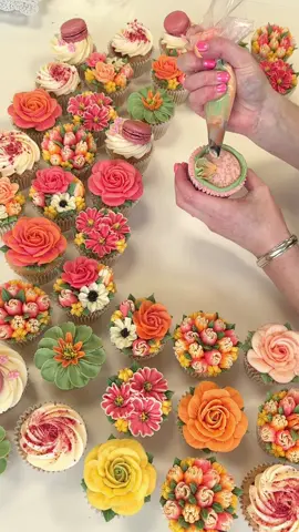 Feeling summery today 🌺🌼🌷 Here’s a nice frilly flower giving tropical vibes 🌞  . #cake #cupcakes #flowers #flowercupcakes #floralcupcakes #buttercreamflowers #piping #tropicalflowers #colourfulflowers #colours #prettycupcakes #Summer #summervibes #edibleflowers #cupcakedecorating #fyp #petalsbakehouse 