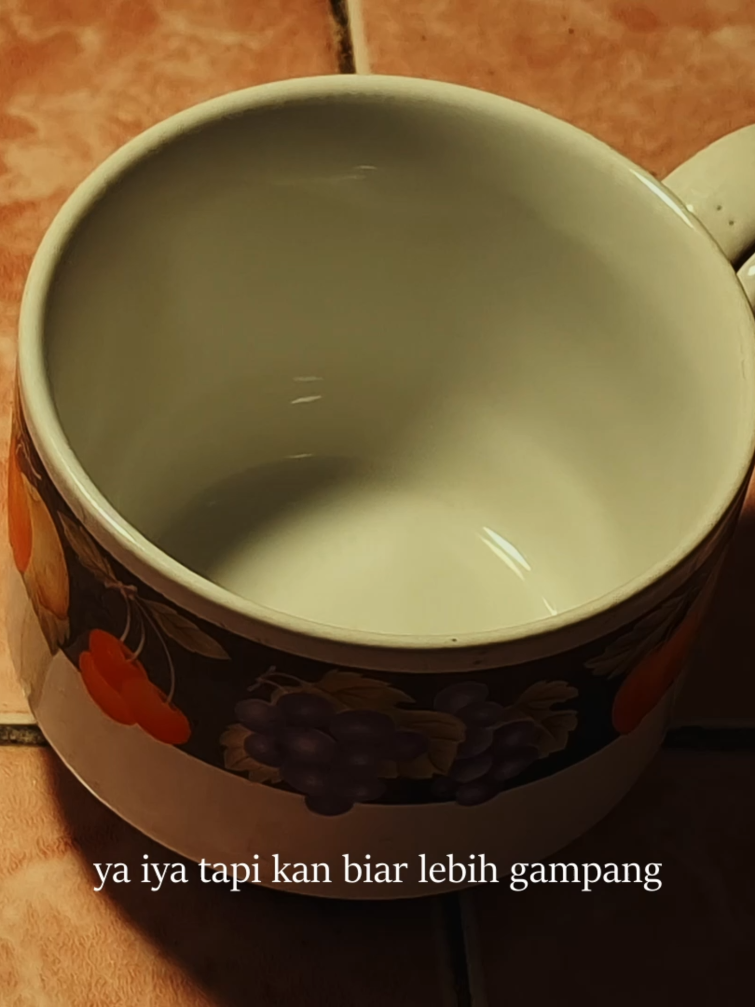 Kadang, rasa pahit kopi tak sebanding dengan pahitnya kata-kata yang terucap. Dua cangkir, dua hati, satu perdebatan yang belum selesai. 