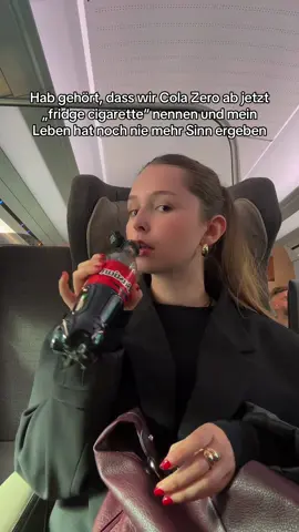 können wir noch klären, ob cola zero aus glasflaschen oder aus dosen geiler ist? #workingstudent #work #consulting #workhumor #study #university #cokezero #dietcoke #relatable